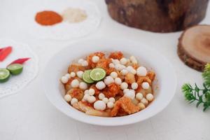 Boulettes de viande avec cacahuète craquelins comme une Contexte photo