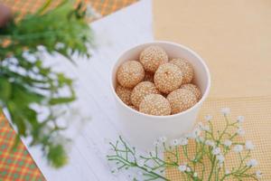 rond gâteau rempli avec vert des haricots comme une Contexte photo