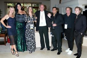 los angeles 25 septembre - erika atwell, steffanie siebrand, ray mckewon, kim mckewon, ron truppa iii, ron truppa, jeff aronson, presley aronson à la soirée vip du festival du film catalina 2021 dans un domaine privé le 25 septembre 2021 à avalon, ca photo