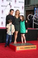 los angeles, 3 décembre - quinlin dempsey stiller, ben stiller, christine taylor, ella olivia stiller à la cérémonie de l'empreinte de la main et de l'empreinte de ben stiller au dolby theatre le 3 décembre 2013 à los angeles, ca photo