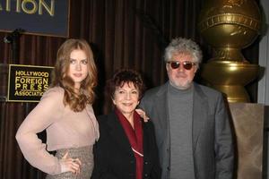 los angeles, 9 nov - amy adams, aida takla-oreilly, pedro almodovar au cecil b. annonce du lauréat du prix demille au beverly hilton hotel le 9 novembre 2011 à beverly hills, ca photo