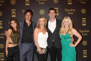 los angeles, 7 nov - kate mansi, patrick muldoon, christie clark, austin peck, terri conn lors de la fête du 50e anniversaire de notre vie au hollywood palladium le 7 novembre 2015 à los angeles, ca photo