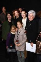 los angeles, jan 31 - marlene willis avec ses petites-filles hayley willis, sienna willis, tallulah belle willis, rumer willis à l'événement de dévoilement d'une bonne journée pour mourir dur aux studios fox du 20e siècle le 31 janvier 2013 à los angeles, ca photo