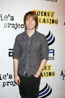 los angeles, 22 sept - shane dawson arrivant à l'after-party pour le projet final d'archie présenté par les studios big air, la libération de fusées et les enregistrements d'interscope à la piste 16, station de bergamote le 22 septembre 2011 à santa monica, ca photo