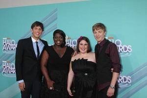 los angeles, oct 26 - lr 2011 lauréats du prix halo kyle weiss, shanoah washington, emily-anne rigal et james o dwyer arrivant aux prix nickelodeon teennick halo 2011 au hollywood palladium le 26 octobre 2011 à los angeles, ca photo