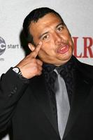 Carlos Mencia dans la salle de presse à l'Alma Awards à Pasadena, CA le 17 août 2008 photo