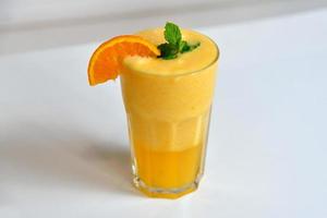 smoothie jaune sain photo