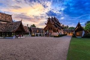 wat tonne kain vieux en bois temple dans vesak journée sur juin 01, 2015 chiang mai Thaïlande, elles ou ils sont Publique domaine ou Trésor de bouddhisme. photo