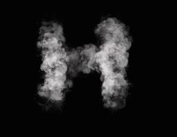 réaliste fumée h alphabet diffusion sur foncé Contexte photo