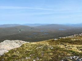 une vue de le Écossais hauts plateaux de le Haut de Glencoe Montagne photo