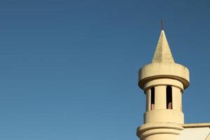 forteresse la tour sur une Contexte de bleu ciel. copie espace, tourisme concept photo