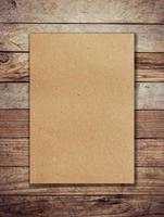 marron papier sur bois Contexte et texture photo