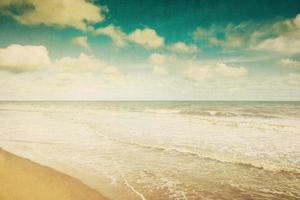 rétro plage et bleu ciel pour été Contexte photo