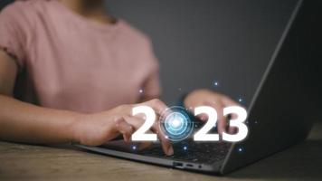 affaires émouvant icône Puissance sur le 2023 virtuel écran.idées Succès et cible et plan concept. photo