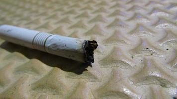 cigarette bout proche en haut photo