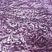 violet et rose en tissu et fourrure dans un abstrait décoratif modèle photo