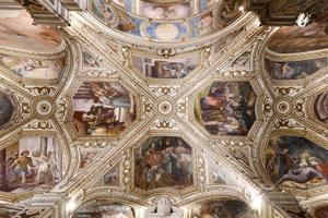 Amalfi, Italie - août 28, 2021, plafond intérieur de apôtre Saint andré, romain catholique église. photo