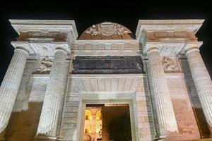 le puerta del puente Espagnol, porte de le pont est une Renaissance porte dans Cordoue, andalousie. photo