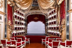 Naples, Italie - août 18 ans, 2021, le Teatro di san carlo dans Naples. Teatro di san carlo est le le plus ancien en continu actif lieu pour Publique opéra dans le monde, ouverture dans 1737. photo