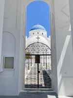 église de le saint traverser dans le ville de emporio, santorio, Grèce. photo