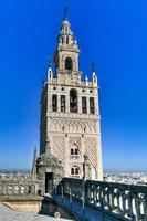 la giralda, cloche la tour de le séville cathédrale dans Espagne. photo