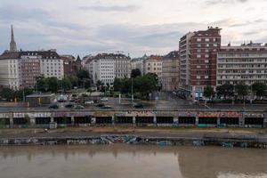 vienne, L'Autriche - juil 18 ans, 2021, vue de le Danube canal et Vienne horizon avec st. de stephen cathédrale vienne, L'Autriche photo