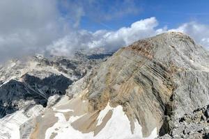incroyable paysage à le dolomites dans Italie. dolomites unesco monde patrimoine dans le été temps. sud Tyrol. italien Alpes. photo