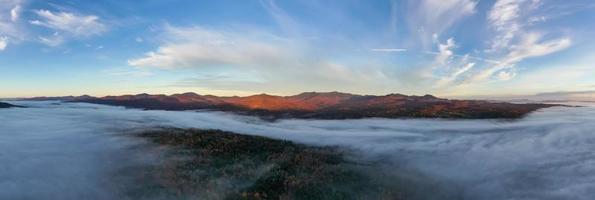 panoramique vue de de pointe tomber feuillage dans ranger, Vermont. photo