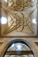 Ségovie, Espagne - nov 27, 2021, ancien architecture plafond de cathédrale de Segovia intérieur vue dans Espagne. photo