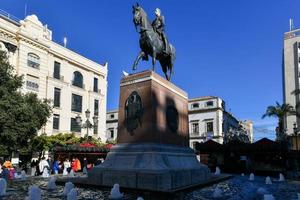 Cordoue, Espagne - nov 28, 2021, tendilles carré à cœur de cordoue. statue par gonzalo Fernandez de Cordoue 1453-1515 , connu comme génial capitaine. Cordoue, andalousie, Espagne. photo