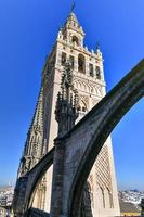 la giralda, cloche la tour de le séville cathédrale dans Espagne. photo