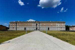 le Royal palais de caserte italien, reggia di caserte est une ancien Royal résidence dans caserte, du sud Italie, et a été désigné une unesco monde patrimoine placer. photo