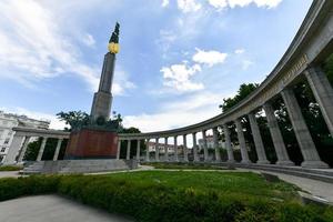 vienne, L'Autriche, juillet 15, 2021. le rouge armée Mémorial est une monument à soviétique soldats qui décédés pendant le libération de L'Autriche de fascisme. photo