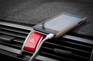 téléphone intelligent dans Chargeur de voiture prise de courant téléphone sur voiture photo