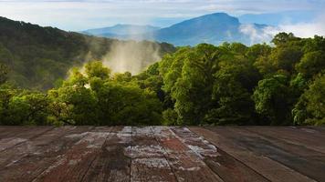 en bois sol avec la nature montagnes paysage Contexte photo