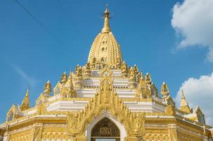 swe taw myat, pagode de la relique de la dent de bouddha dans le canton de yangon au myanmar. photo