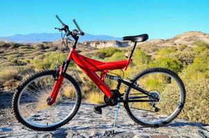 vélo de sport rouge photo