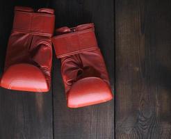 paire de rouge cuir gants pour boxe photo