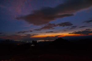 vue du coucher du soleil sombre photo