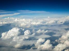 vue aérienne des nuages duveteux photo