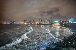 charmant vue de le nuit tel aviv photo