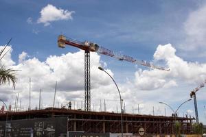 Brasilia, df Brésil, février 14 2023 construction de une Nouveau concept de appartement bâtiment et centre commercial combiné appelé syndicat 511 résidence centre commercial dans le Nord Ouest section de brasilia photo