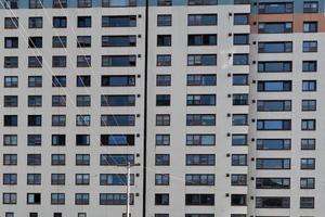 vieux bâtiment condo appartements dans plus blanc photo