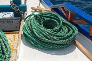 bateau bollard détail de corde photo