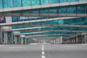 portes de l'aéroport d'ataturk à istanbul, turkiye photo