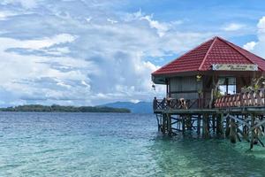 resort dans un paradis tropical eau turquoise photo