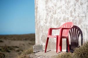 chaise à l'extérieur du phare de patagonie dans la péninsule de valdes photo