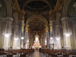 Madone della guardia votif offre sanctuaire sur Gênes Montagne colline église photo