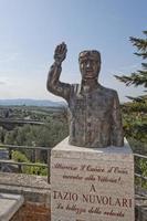 chauffeur tazio nuvolari cuivre statue photo