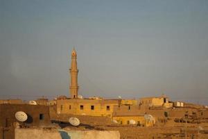 égyptien règlement dans rois vallée avec mosquée la tour photo